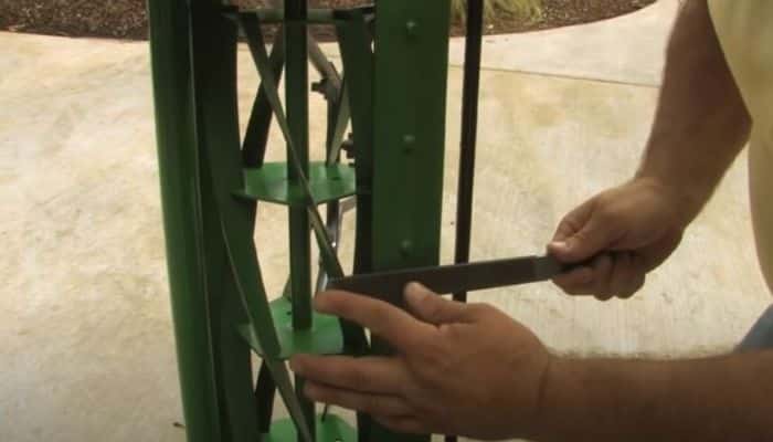 How To Sharpen A Manual Mower Blades