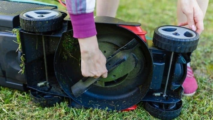 Can A Lawnmower Blade Spin Freely