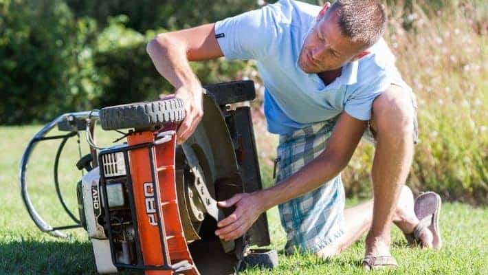 Should Lawn Mower Blades Be Loose