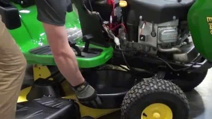 Who makes John Deere lawn mower engines