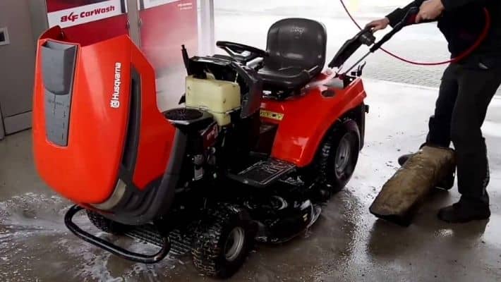 How To Clean A Riding Lawn Mower