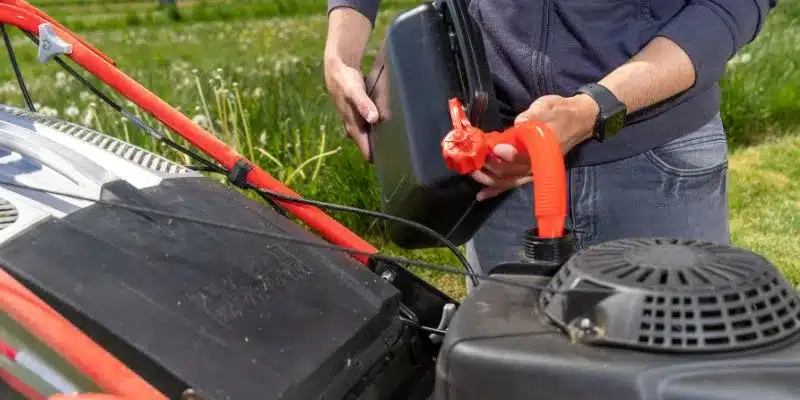Exploring the Benefits of Using Motor Oil for Lawn Mowers